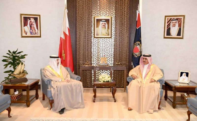 وزير الداخلية يستقبل محافظ العاصمة بمناسبة تعيينه ويهنأه بالثقة الملكية السامية