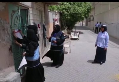 بالصور: نساء تداهمن سكن العمال في هذه المنطقة