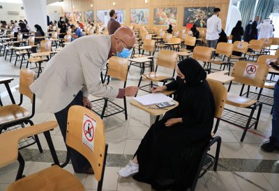 بالفيديو والصور: طلبة جامعة البحرين يؤدون الاختبارات الحضورية
