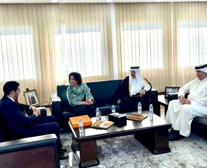 الشيخة مي تلتقي وزير الثقافة المغربي 