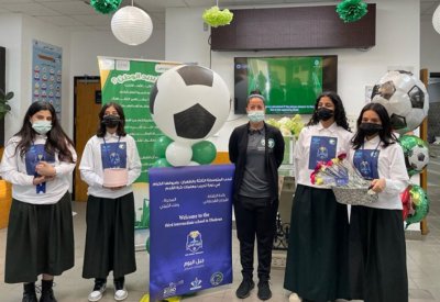 المالكي تقدم محاضرات في أساسيات كرة القدم للمعلمات بالسعودية