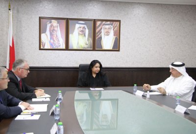 الشيخة رنا بنت عيسى تستقبل وفدا من جامعتي الأهلية وبرونيل