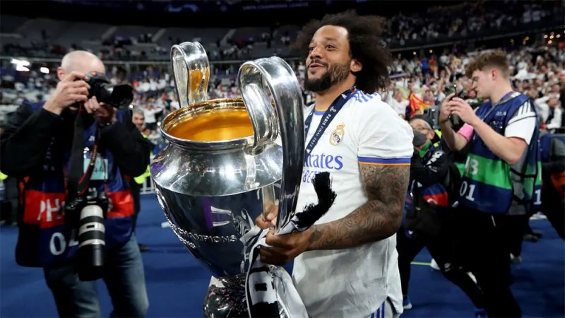مارسيلو يرحل عن ريال مدريد بعد 15 عاما شهدت تتويجه بـ25 لقبا