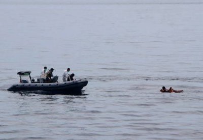 العثور على 10 ناجين آخرين بعد 3 أيام من غرق قارب بإندونيسيا