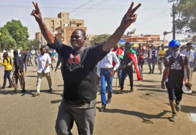 السفارة الأميركية بالسودان ترحب برفع حالة الطوارئ والإفراج عن المعتقلين