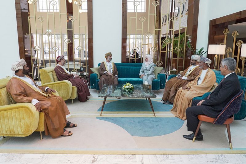 رئيس واعضاء الشورى العماني يصلون الى مملكة البحرين