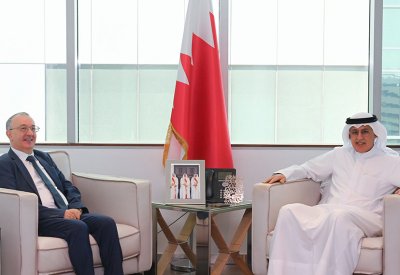 وزير الصناعة يستقبل سفير الجزائر