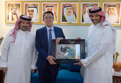 علي بن خليفة يستقبل وفد "هواوي"