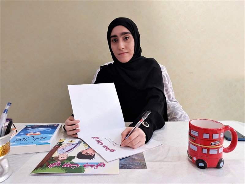 الطالبة علياء حسن تصدر قصة "في بيت جدتي"