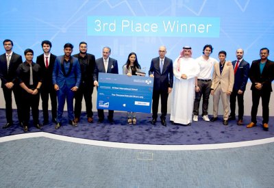 مدرسة النور العالمية تفوز في تحدي التداول الاستثماري