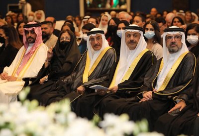 بالصور: الشيخ خالد بن عبد الله وحرمه يشهدان حفل تخريج حفيدتهما الشيخة دعد
