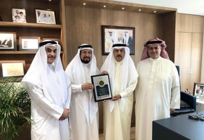 عدنان أحمد يوسف يحصل على الوسام العربي للالتزام المسؤول لعام 2022