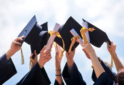 هكذا عبر خريجو الثانوية عن فرحتهم بعد توديعهم المدرسة