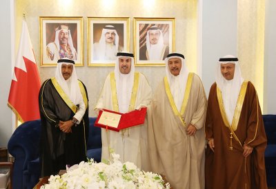 محافظ العاصمة يستقبل مستشار جلالة الملك ومحافظ المحرق