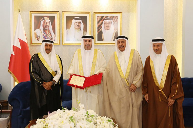 محافظ العاصمة يستقبل مستشار جلالة الملك ومحافظ المحرق
