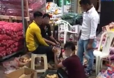 آسيويين يتلاعبون في الأسواق المحلية ولا رقيب