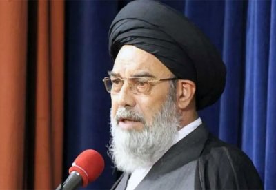 شاب يهجم على ممثل خامنئي في أصفهان