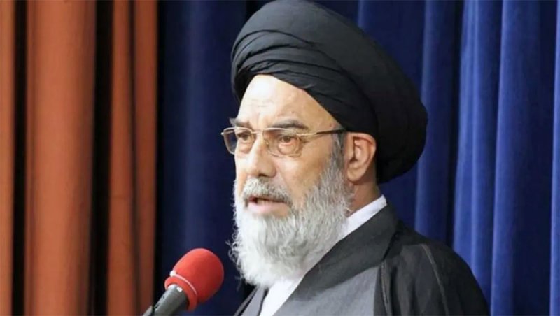 شاب يهجم على ممثل خامنئي في أصفهان
