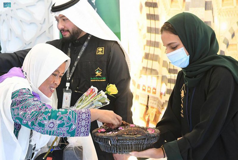 بالصور: أول بعثة حجاج تصل إلى السعودية