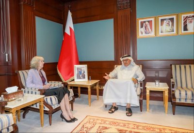 وزير الخارجية يستقبل القائم بأعمال سفارة الولايات المتحدة الأمريكية لدى مملكة البحرين