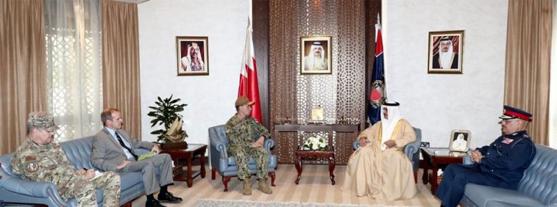 معالي وزير الداخلية يبحث التعاون والتنسيق الأمني مع قائد القوات البحرية بالقيادة المركزية الأمريكية قائد الأسطول الخامس