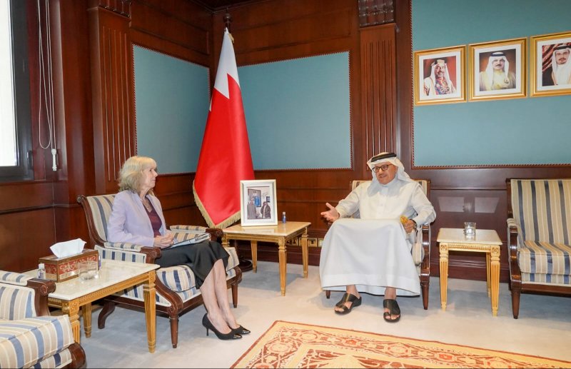 وزير الخارجية يستقبل القائم بأعمال سفارة الولايات المتحدة الأمريكية لدى مملكة البحرين