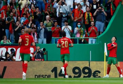 رونالدو يقود البرتغال لهزيمة سويسرا.. وتعثر إسبانيا