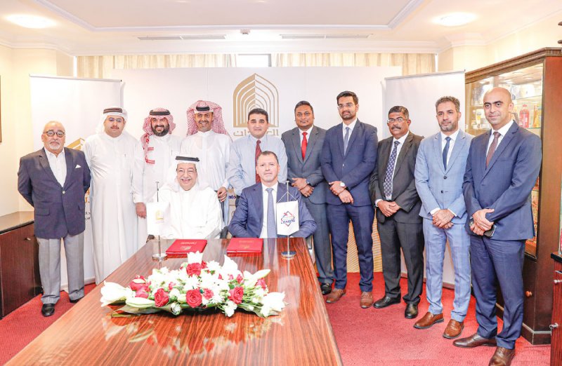 “العوجان” و “التسهيلات” توقعان عقد تجديد استئجار أسطول سيارات