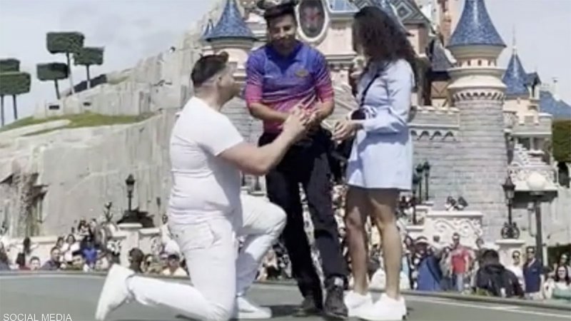 اقتحم "لحظة العمر".. فيديو لدخيل يفسد عرض زواج بأغرب طريقة