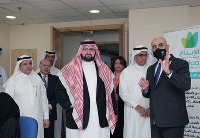 الأمير عبد العزيز بن طلال آل سعود يزور شركة "الابداع البحرين"