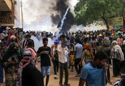 السودان.. قتيل وعشرات المصابين في احتجاجات جديدة