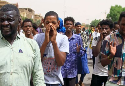 مطاردة محتجين في الخرطوم تنتهي بدهس طفلة ومقتلها