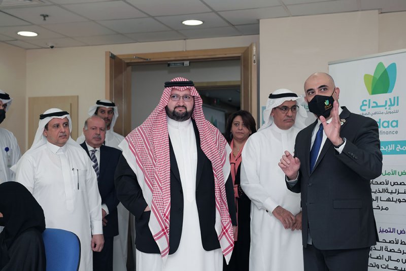 الأمير عبد العزيز بن طلال آل سعود يزور شركة "الابداع البحرين"