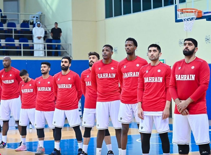 رئيس اتحاد السلة يزور تدريبات المنتخب الأول