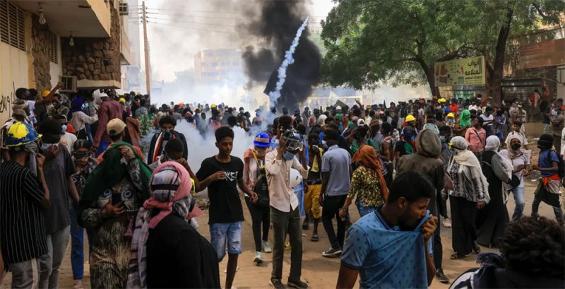 السودان.. قتيل وعشرات المصابين في احتجاجات جديدة