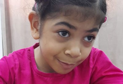 "زينب" الأكثر نشاطاً في المدرسة رغم الكرسي المتحرك