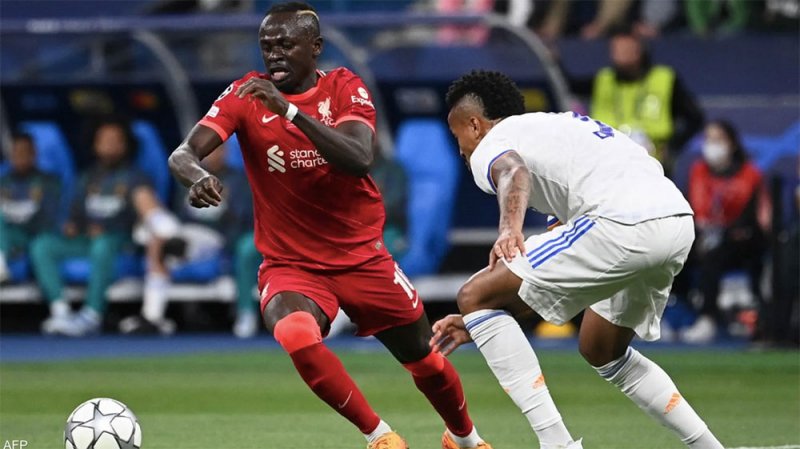 تصرف بايرن ميونيخ مع ماني يثير الغضب في ليفربول