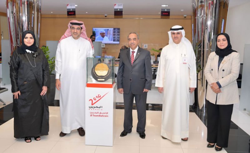 خلف والقائد يعلّقان الدروع بمراكز الخدمة الحكومية لبلدية الشمالية الحاصلة على تصنيف الفئة الذهبية ضمن برنامج "تقييم 3"