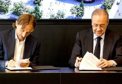 ريال مدريد يمدد عقد مودريتش