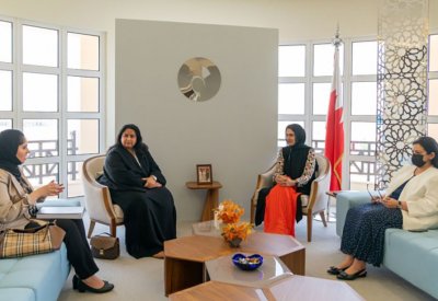 الأنصاري تشيد بدراسة الباحثة زكية سند حول العلاقة بين تمثيل المرأة في إدارة الشركات وأدائها المالي