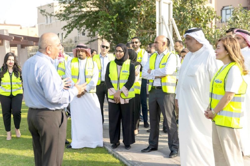 “العربي” يدعم حملة التشجير بالتعاون مع بلدية المحرق