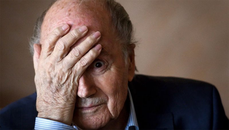قضية فساد الفيفا.. "صحة بلاتر" تنقذه من أول مواجهة