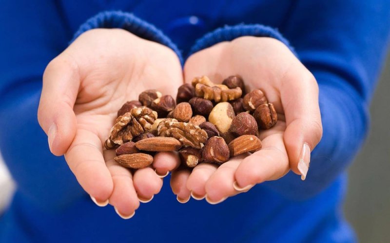 حفنة من المكسرات يومياً.. كنز من الفوائد!