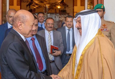رئيس مجلس القيادة الرئاسي اليمني يختتم زيارته إلى مملكة البحرين