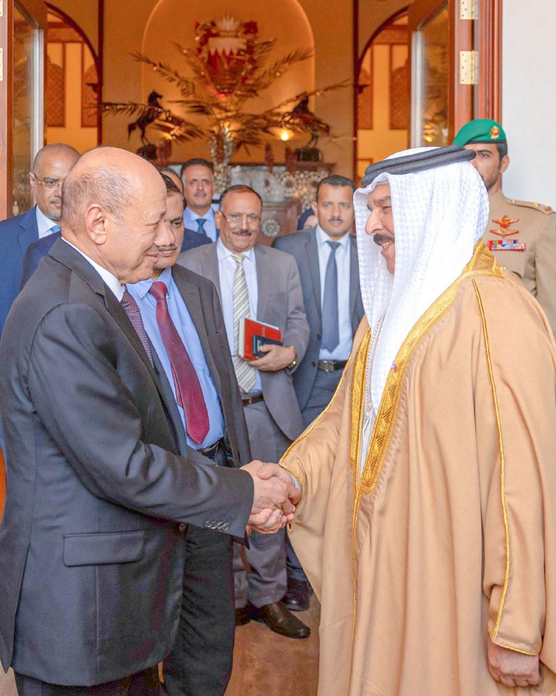 جلالة الملك المعظم يستقبل رئيس مجلس القيادة الرئاسي في الجمهورية اليمنية
