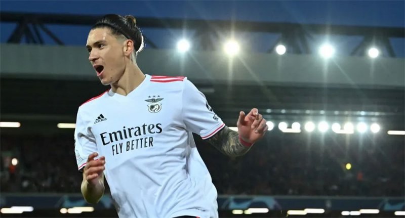 ليفربول يدخل "حرب الأموال" للتعاقد مع الهداف السوبر