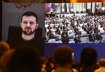 زيلينسكي يطالب برفع "الحصار الروسي" عن موانئ البحر الأسود