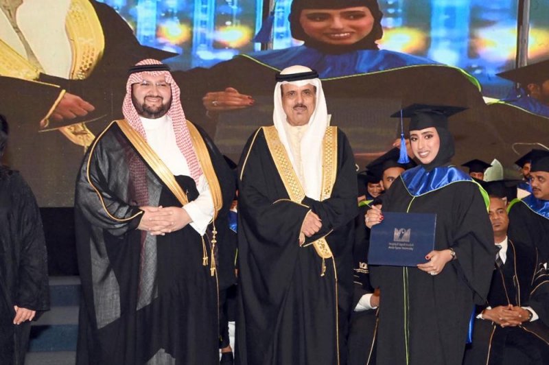 تحت رعاية سمو ولي العهد رئيس مجلس الوزراء.. تخريج طلبة الجامعة العربية المفتوحة