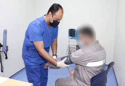 أطباء بـ"الصحة": رعاية متكاملة وخدمات طبية على مدار الساعة لنزلاء "الإصلاح والتأهيل"