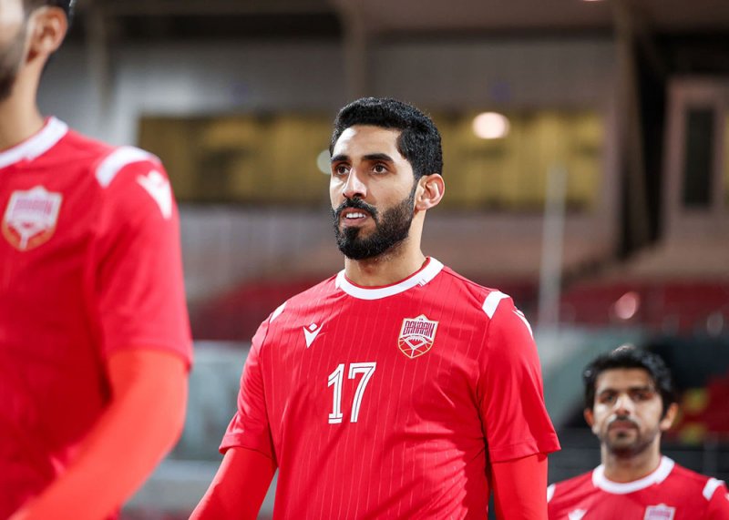ما قصة استبعاد عبدالله الهزاع من المنتخب وتخفيض راتبه؟